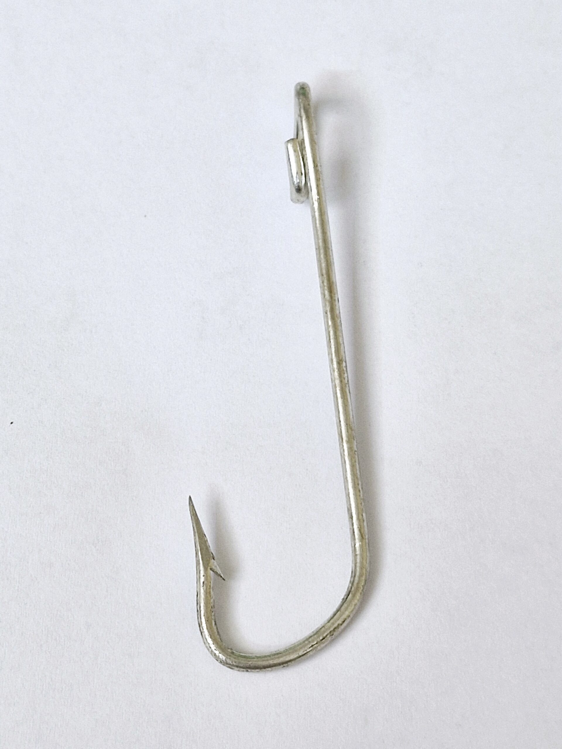 thumbnail interactive-video image 1 of MUSTAD 3261A Streamer Fly Tying Hooks – Size 6, Extra Long Shank, Aberdeen Ringed, Bronzed (100 Count) 1 of 4